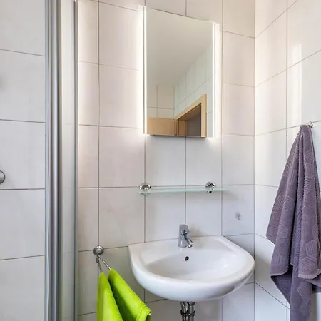 Fuer 6 Personen 57 M² *